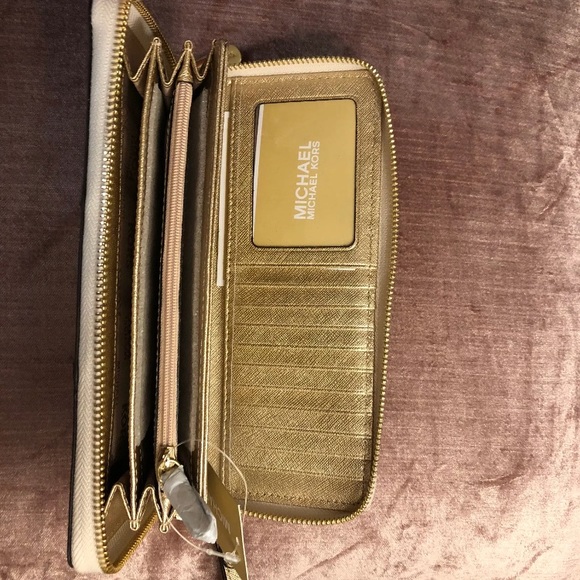 SOLD- NWT white and gold Michael Kors clutch - Picture 4 of 4